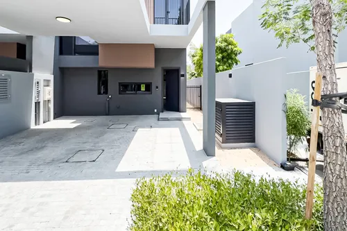 3 Bedrooms Townhouse in Sendian