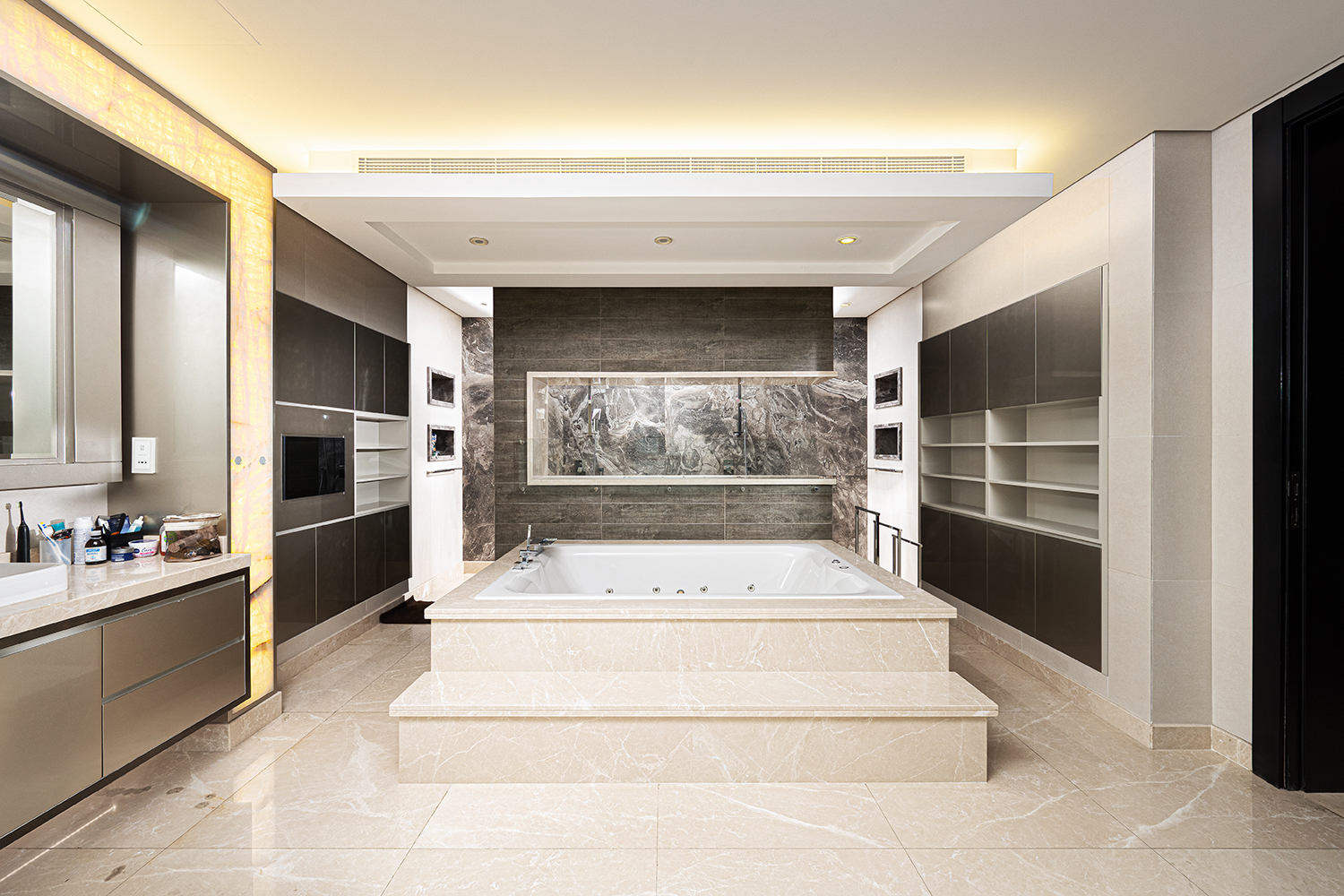 7 Bedrooms Villa in Polo Homes