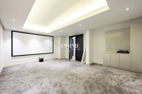 7 Bedrooms Villa in Polo Homes