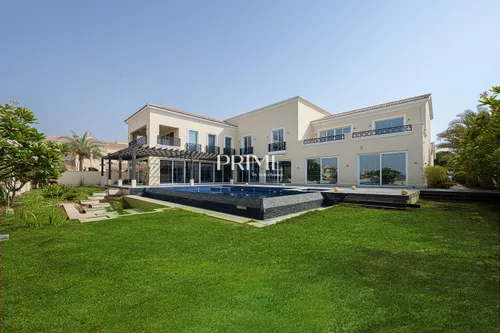 7 Bedrooms Villa in Polo Homes