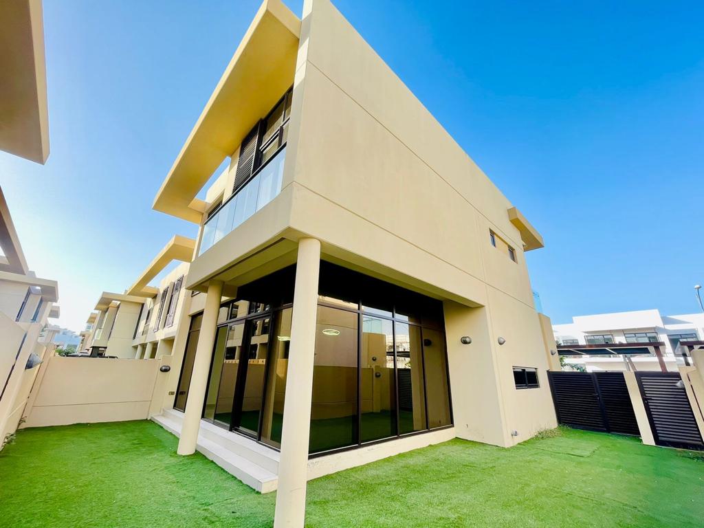 3 Bedrooms Townhouse in Richmond