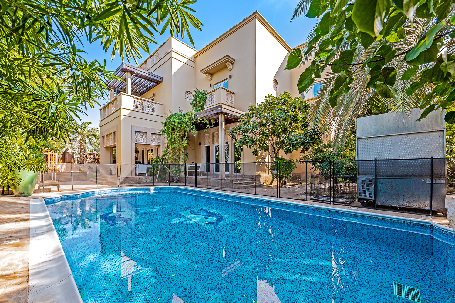 5 Bedrooms Villa in Sector H