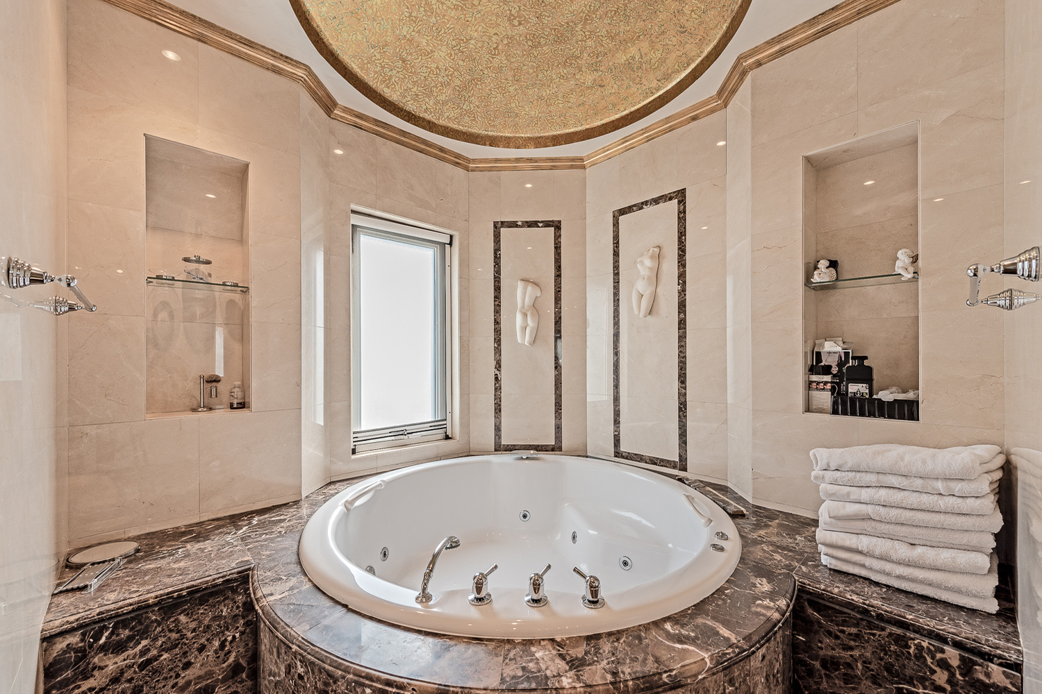 5 Bedrooms Villa in Sector H