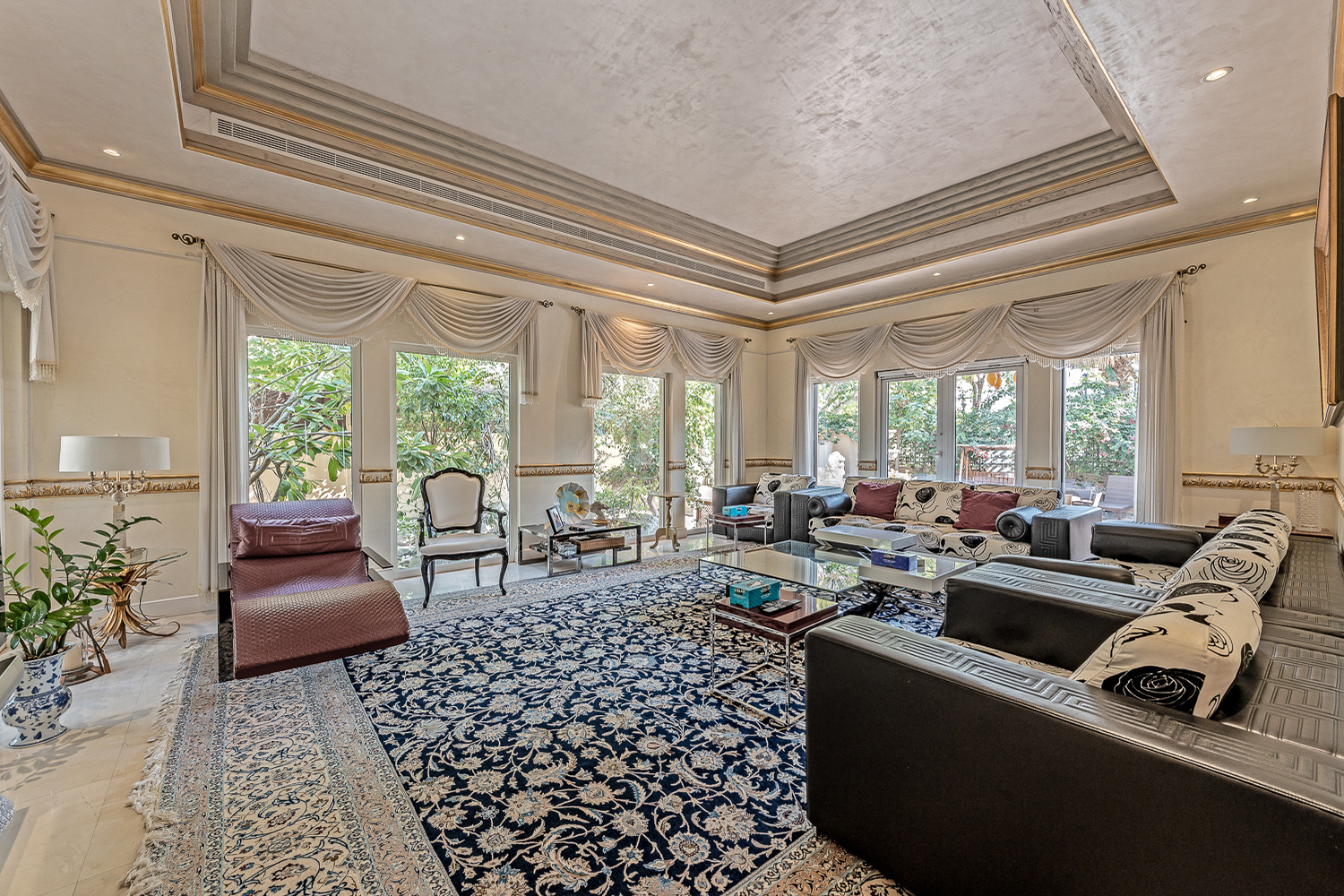 5 Bedrooms Villa in Sector H