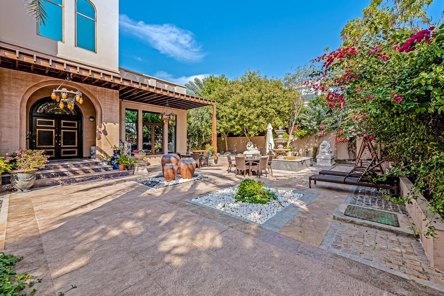 5 Bedrooms Villa in Sector H