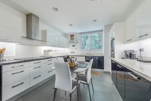 4 Bedrooms Villa in Entertainment Foyer