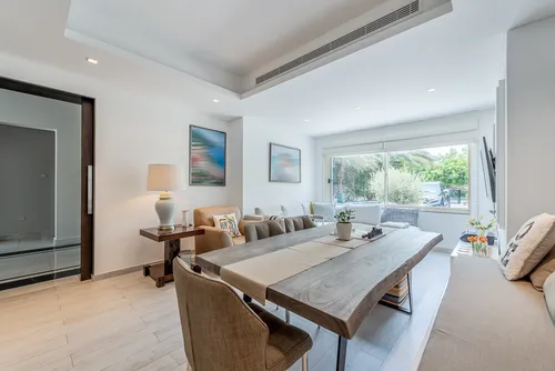 4 Bedrooms Villa in Entertainment Foyer