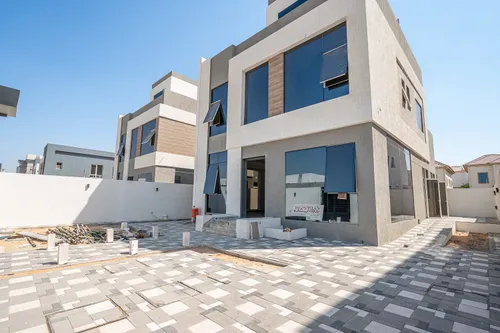 4 Bedrooms Villa in Hoshi 1