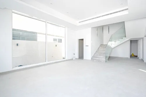 4 Bedrooms Villa in Hoshi 1