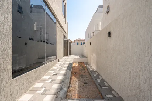 4 Bedrooms Villa in Hoshi 1