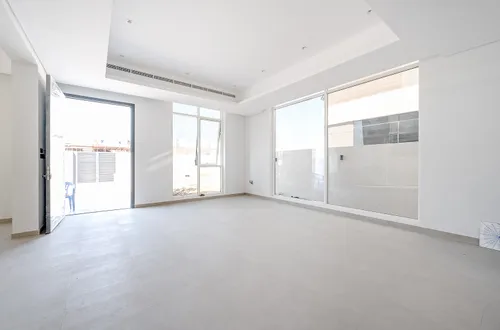 4 Bedrooms Villa in Hoshi 1