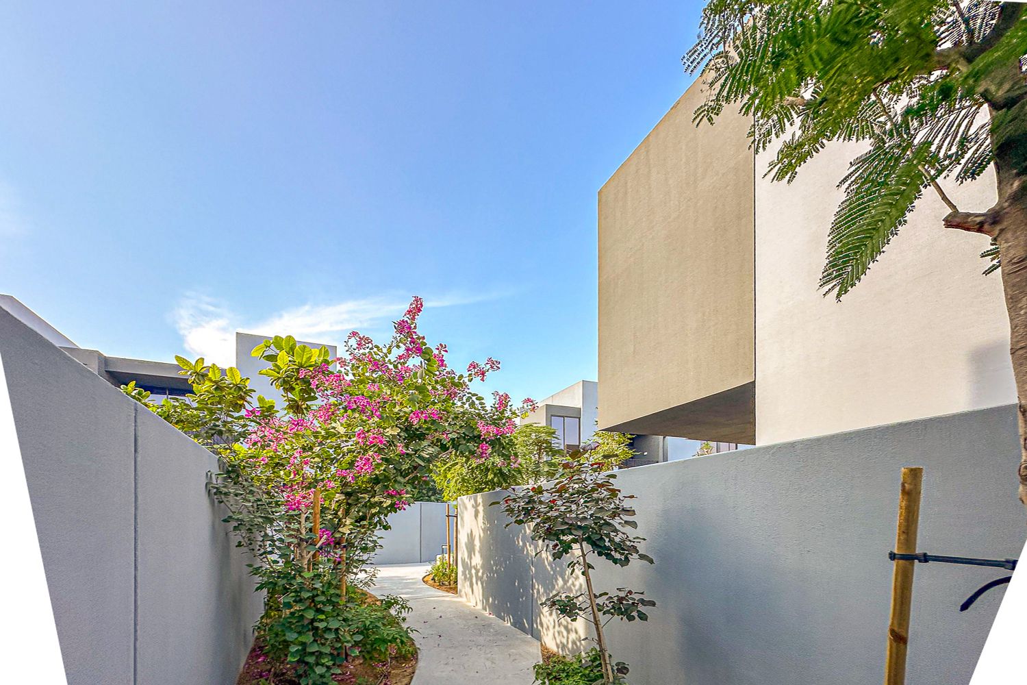 3 Bedrooms Townhouse in Sendian