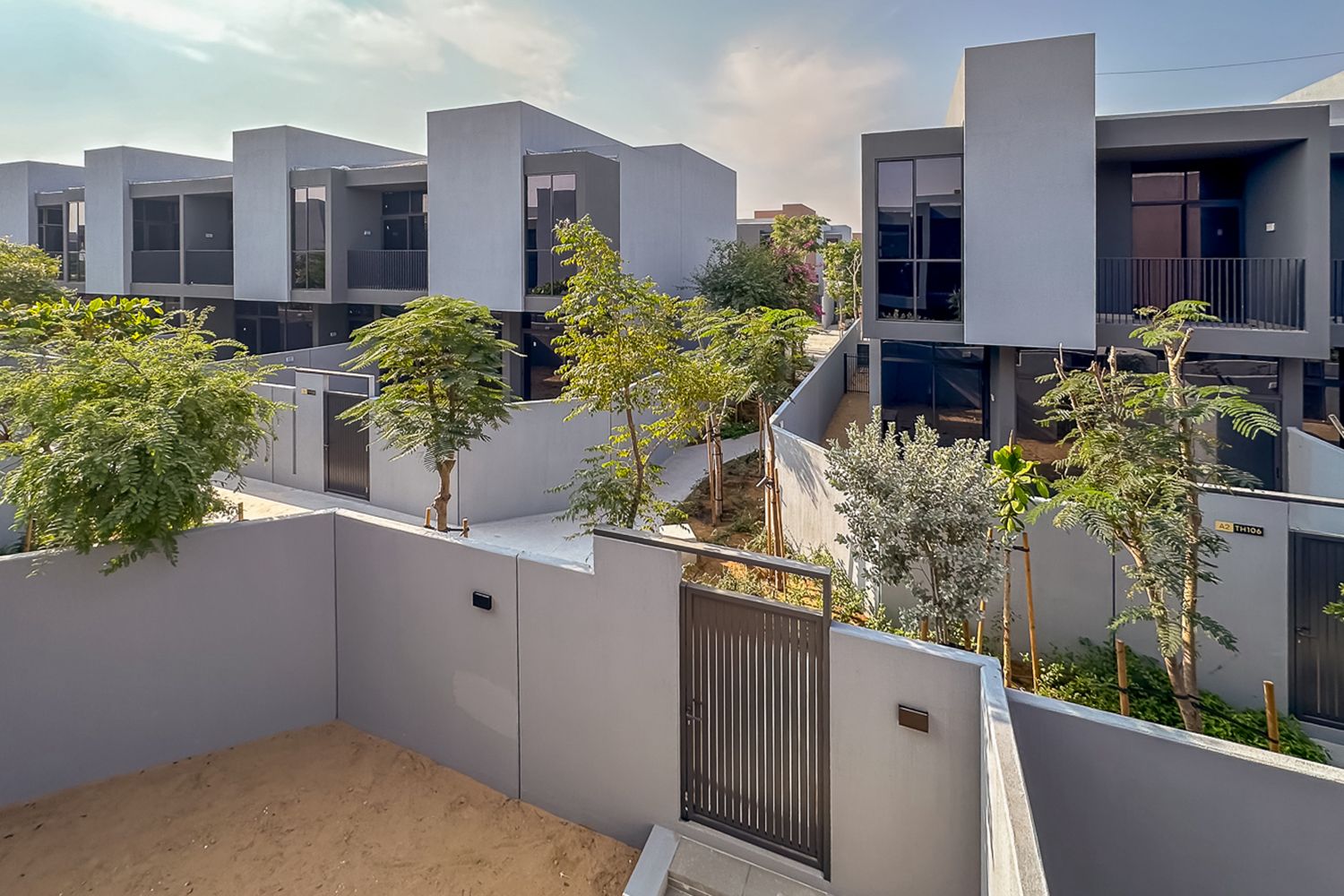 3 Bedrooms Townhouse in Sendian