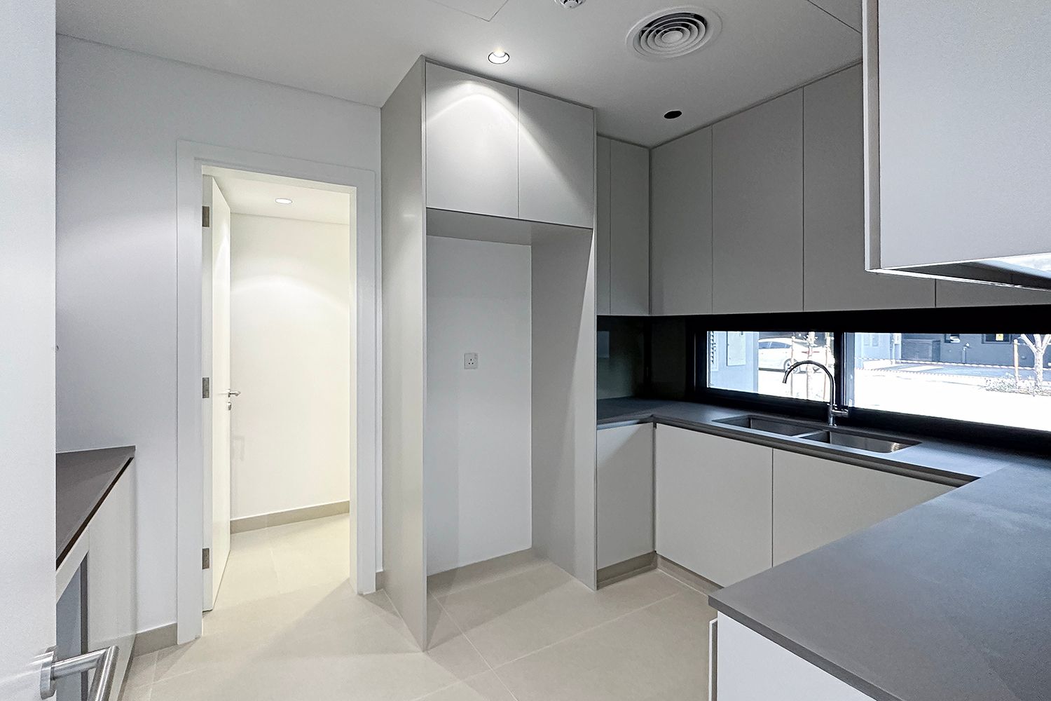 3 Bedrooms Townhouse in Sendian