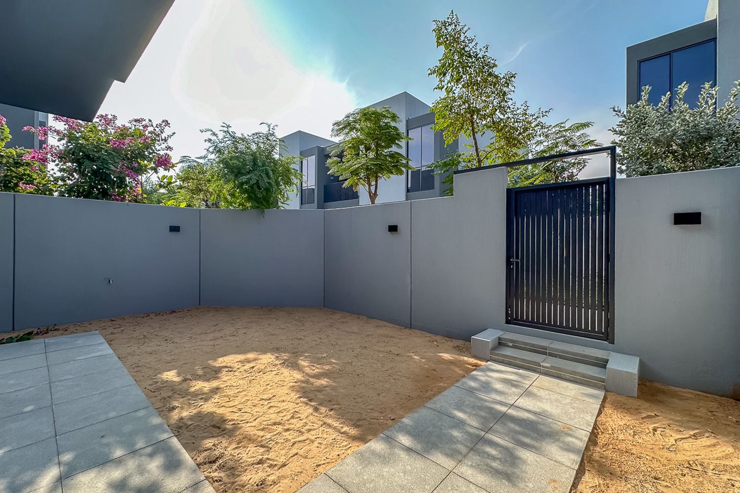 3 Bedrooms Townhouse in Sendian