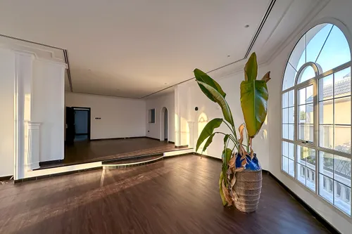 7 Bedrooms Villa in Jumeirah 3 Villas