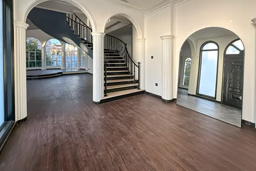 7 Bedrooms Villa in Jumeirah 3 Villas