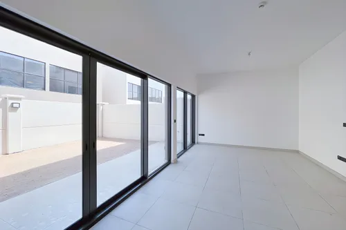 3 Bedrooms Townhouse in Aldhay at Bloom Gardens