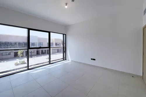 3 Bedrooms Townhouse in Aldhay at Bloom Gardens