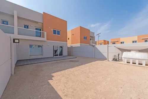 3 Bedrooms Apartment in Manazel Al Reef 2