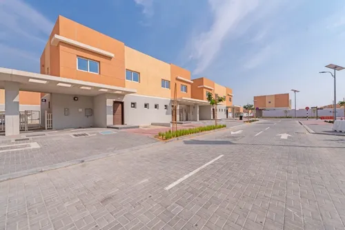 3 Bedrooms Apartment in Manazel Al Reef 2