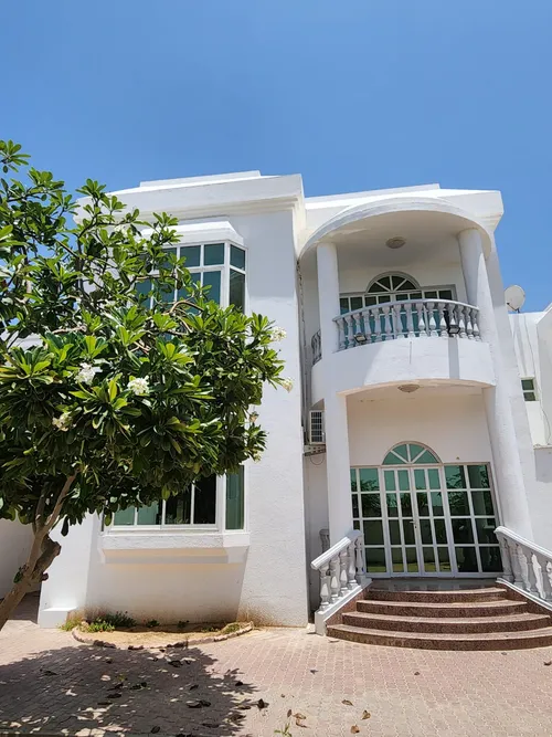 Spacious 5BR Villa | En-suites | Maid’s | Top Deal