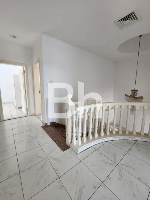 Spacious 5BR Villa | En-suites | Maid’s | Top Deal