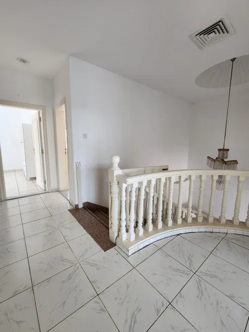 Spacious 5BR Villa | En-suites | Maid’s | Top Deal