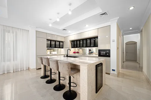 7 Bedrooms Villa in Aseel