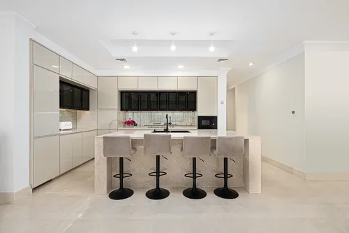 7 Bedrooms Villa in Aseel