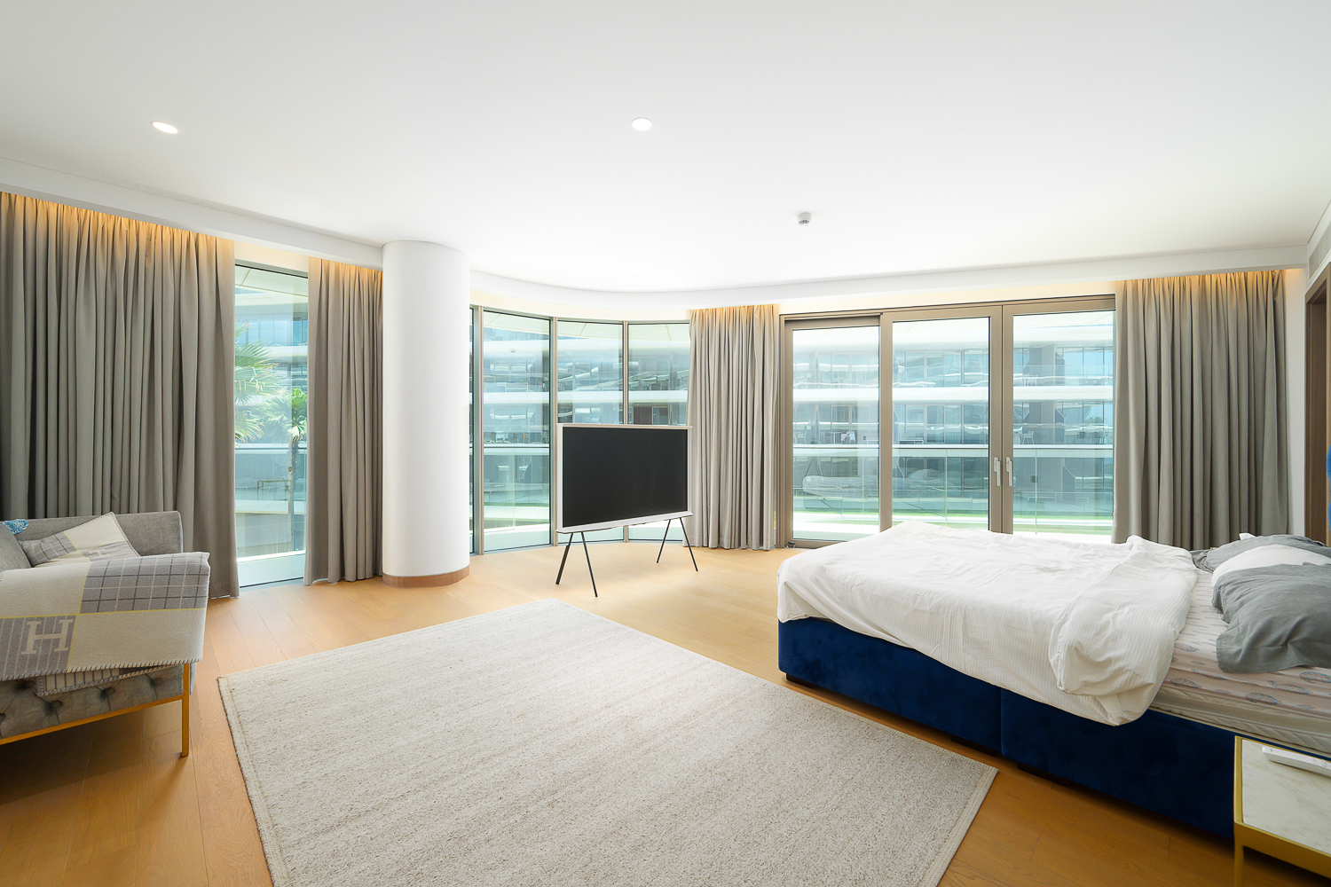3 Bedrooms Apartment in Mansion 1