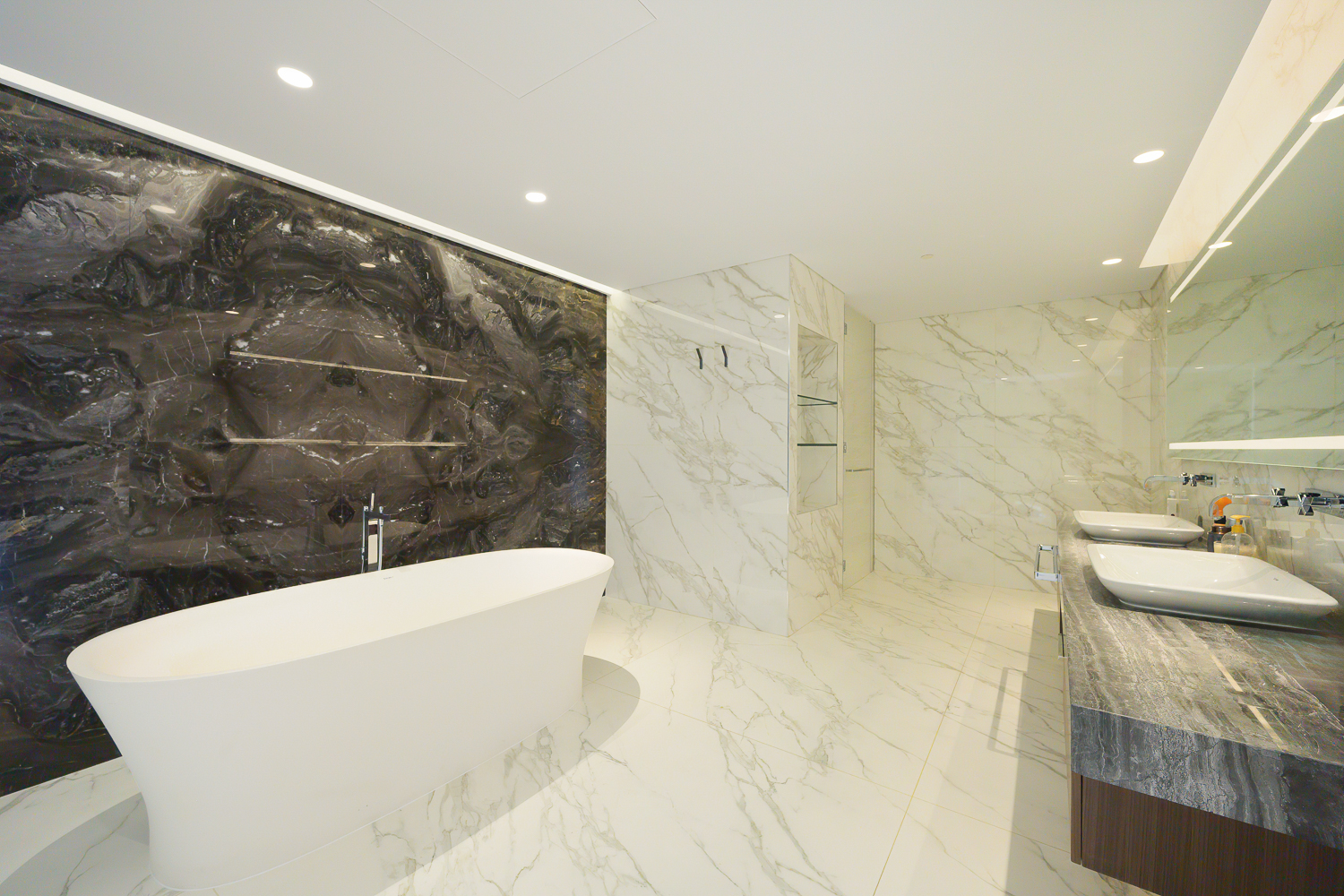 3 Bedrooms Apartment in Mansion 1