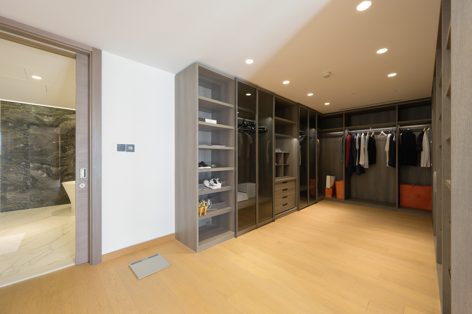 3 Bedrooms Apartment in Mansion 1