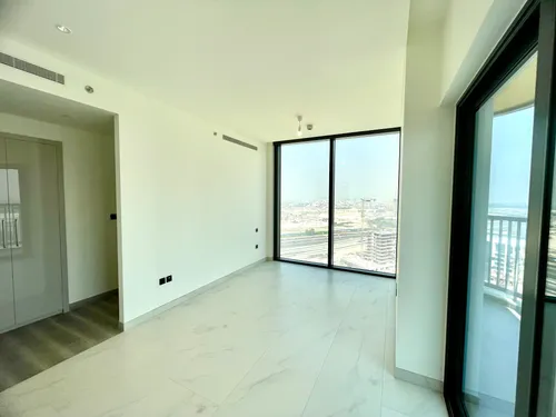 3 Bedrooms Apartment in The Crest Tower A