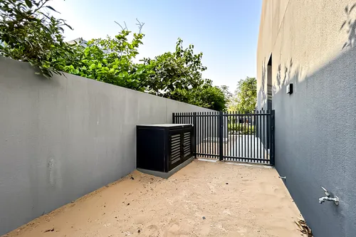 4 Bedrooms Villa in Robinia