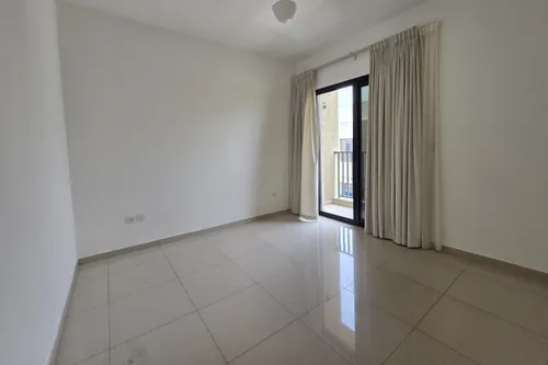 Vacant 2BR TH | Prime Location | Stylish Design