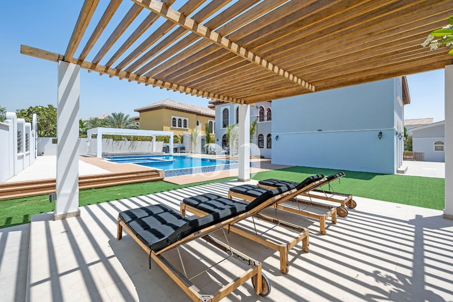 Upgraded Garden & Private Pool I Furnished I Prime location