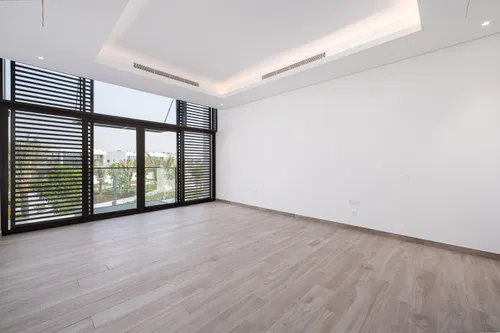 6 Bedrooms Villa in District One Phase III A
