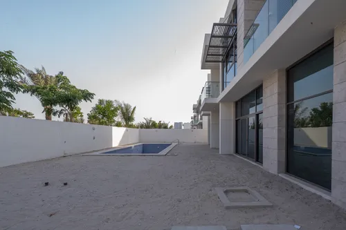 6 Bedrooms Villa in District One Phase III A