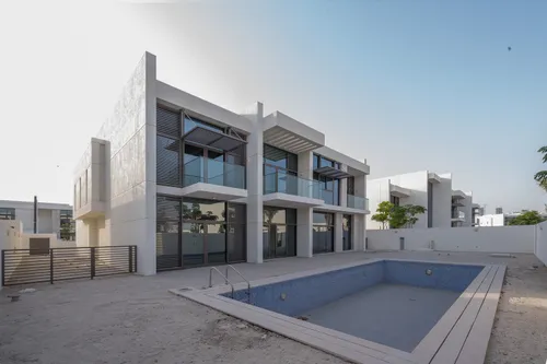 6 Bedrooms Villa in District One Phase III A