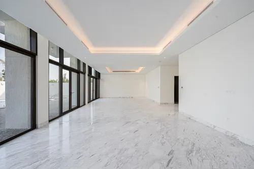 6 Bedrooms Villa in District One Phase III A