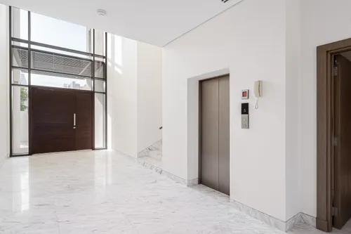 6 Bedrooms Villa in District One Phase III A