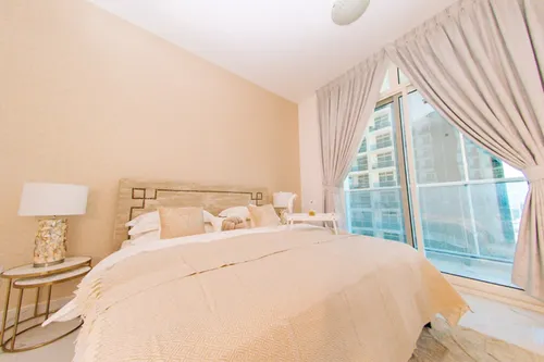 2 Bedrooms Apartment in Oasis Tower