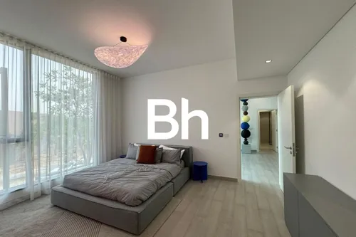 4 Bedrooms Villa in Saro