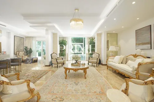 5 Bedrooms Villa in Family Villa