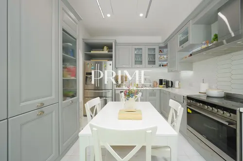 5 Bedrooms Villa in Family Villa
