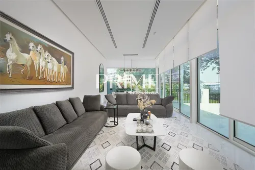 5 Bedrooms Villa in Family Villa