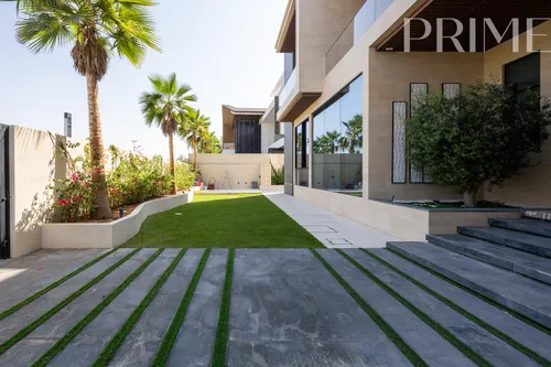 5 Bedrooms Villa in Pearl Jumeirah Villas
