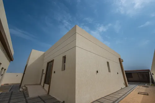 3 Bedrooms Villa in Al Aweer 1