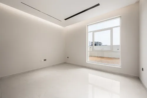 3 Bedrooms Villa in Al Aweer 1